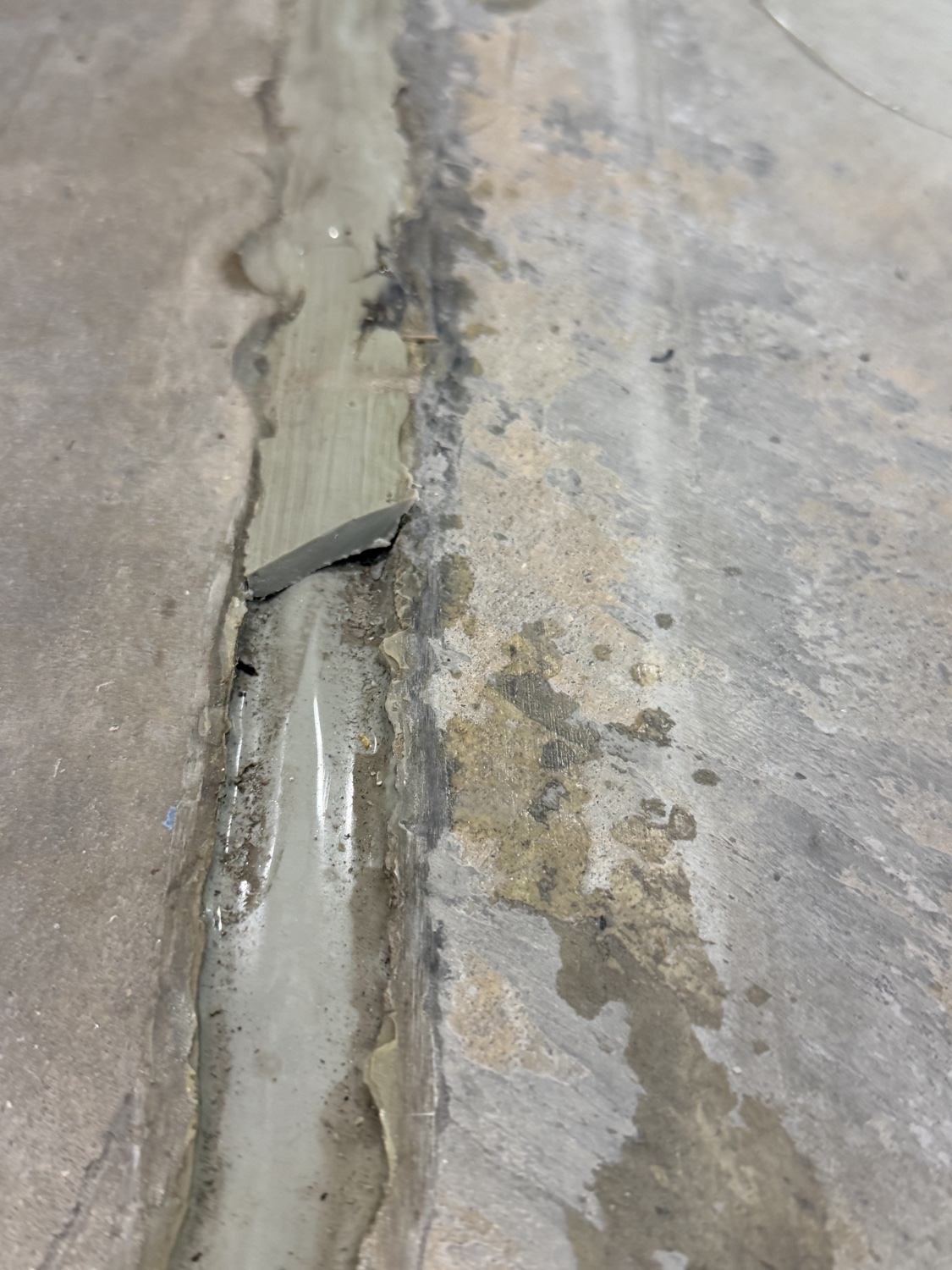 Joint filler lifted and separated from the joint walls